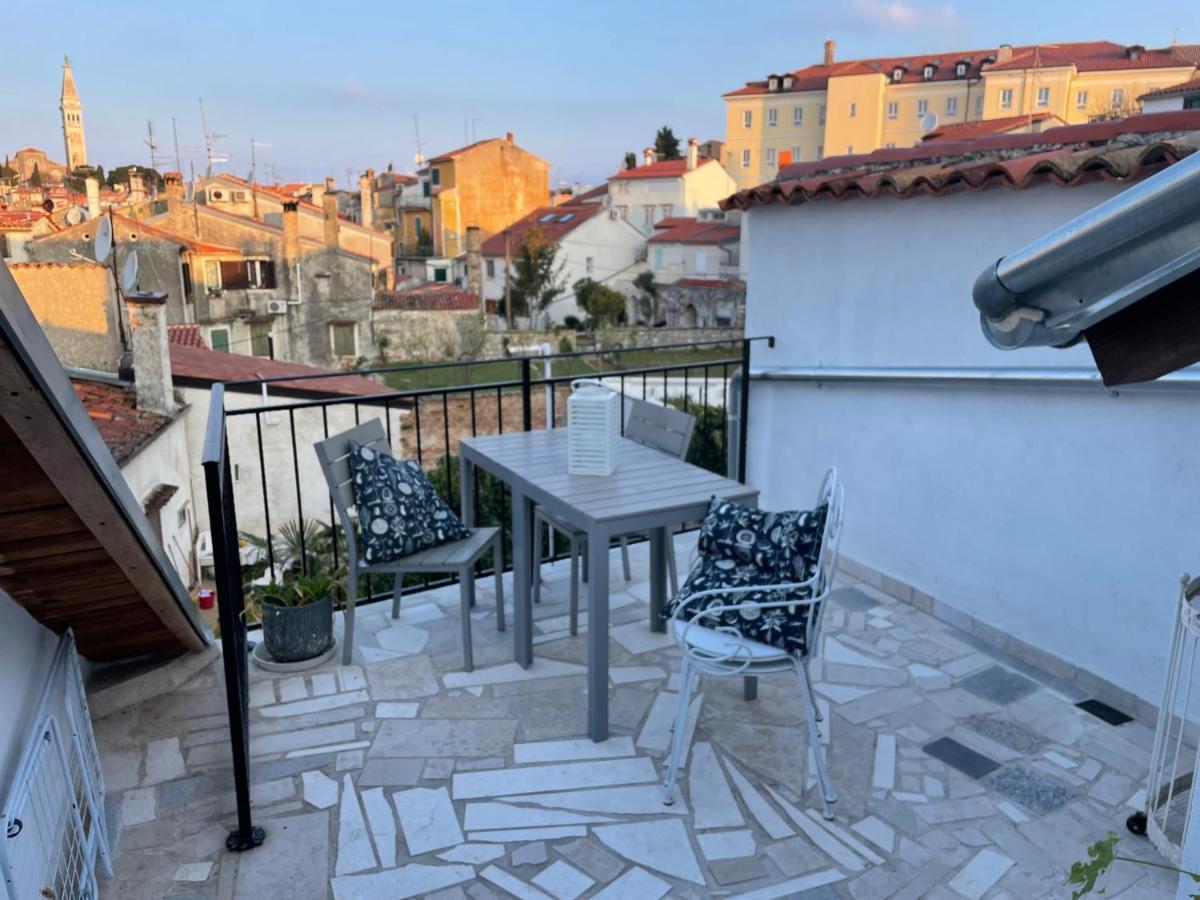 Steinhaus Mit Terrasse Apartment โรวีน ภายนอก รูปภาพ