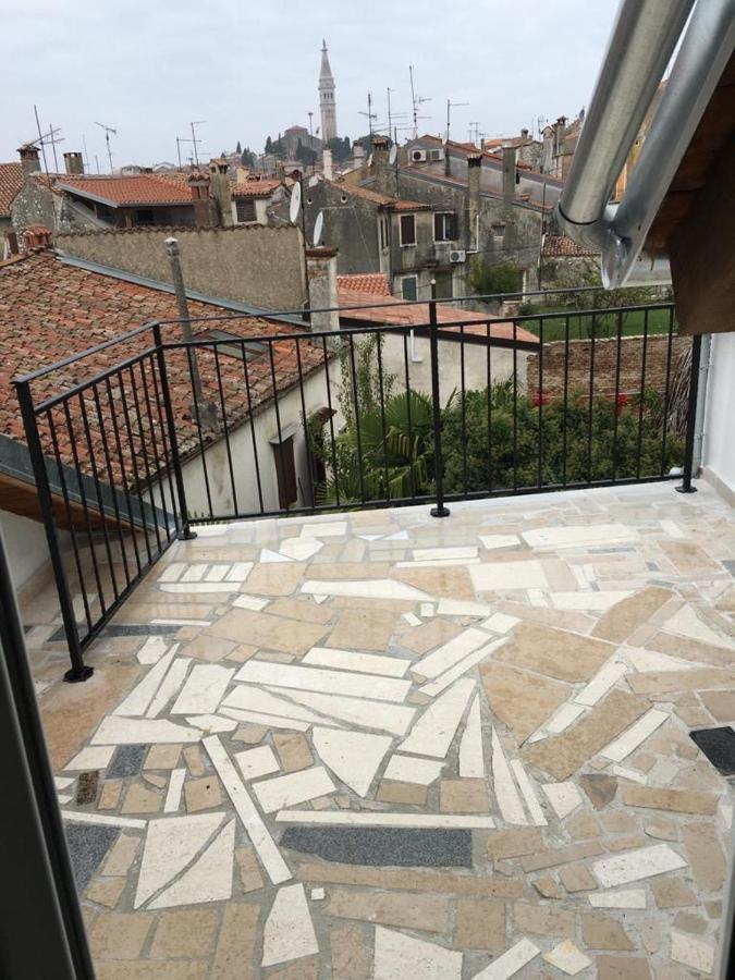 Steinhaus Mit Terrasse Apartment โรวีน ภายนอก รูปภาพ
