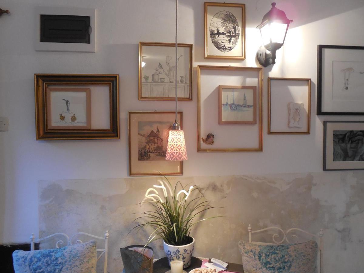 Steinhaus Mit Terrasse Apartment โรวีน ภายนอก รูปภาพ