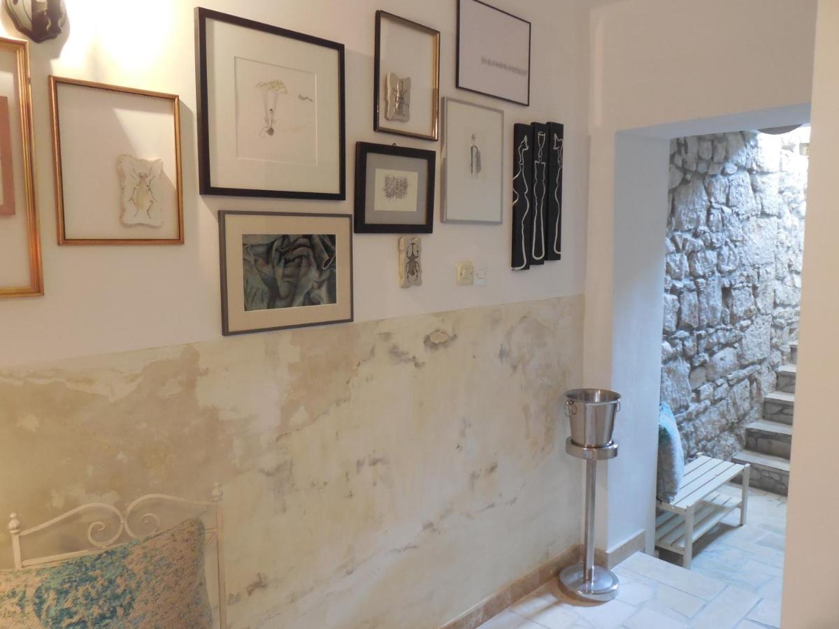 Steinhaus Mit Terrasse Apartment โรวีน ภายนอก รูปภาพ